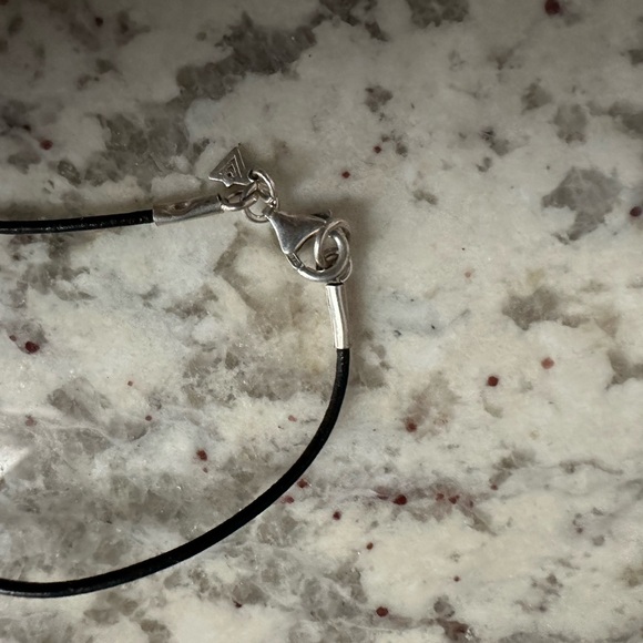 Retired Silpada Sterling Silver Oxidized Hammered Disk Pendant wLeather Necklace - Picture 6 of 6